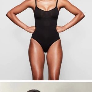 SKIMS Sculpting Bodysuit in Onyx Black Size Small/Medium